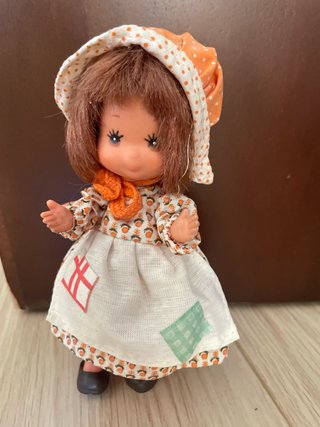 Muñeca Laura con vestido y zapatos