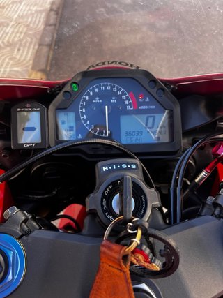 Honda CBR 600 RR Roja y Negra