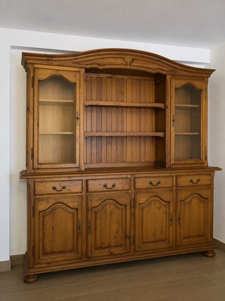 Vitrina de madera maciza para salón