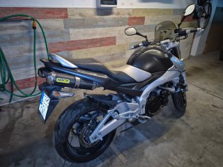 Suzuki GSR 600 Negra