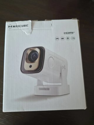 Mini proyector HD dorado y blanco