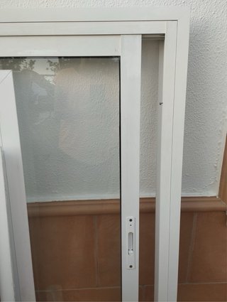 Ventana aluminio blanca 125,5 alta x105,5 ancha.