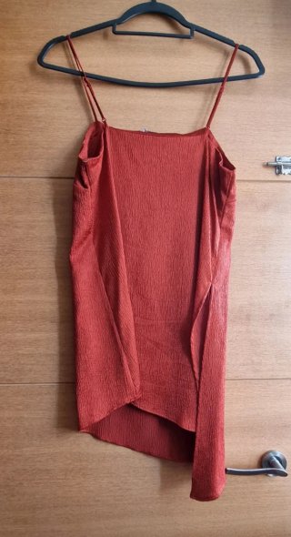 Vestido texturizado con abertura lateral- NUEVO