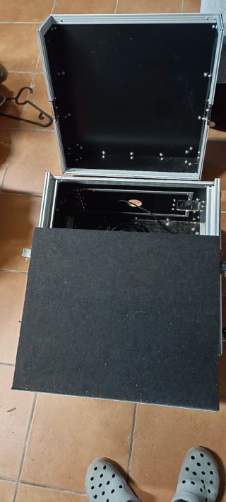 Rack DJ 19'' con vassoio estraibile per computer