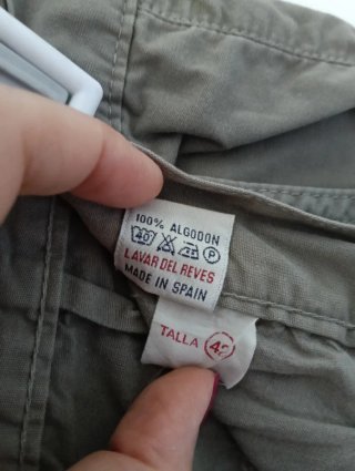 Pantalón corto color caqui/ verde militar