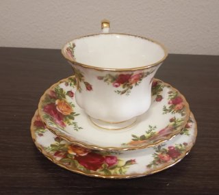 ELEGANTE JUEGO TRIO DE TÉ, PORCELANA,ROYAL ALBERT