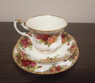 ELEGANTE JUEGO TRIO DE TÉ, PORCELANA,ROYAL ALBERT