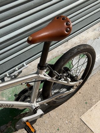 Bicicleta Early Rider Belter 16 con correa