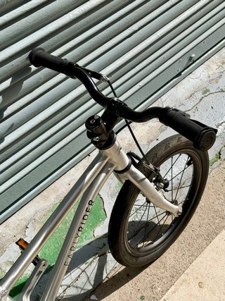Bicicleta Early Rider Belter 16 con correa
