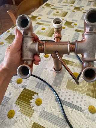 Lampada da tavolo fatta a mano in metallo