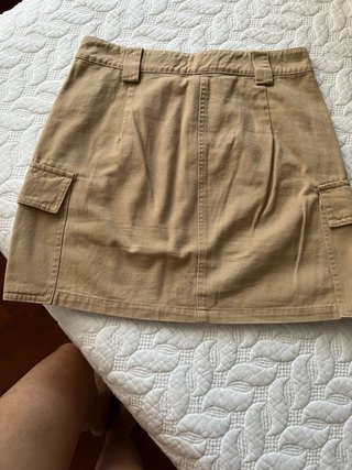 Minifalda beige con tachuelas