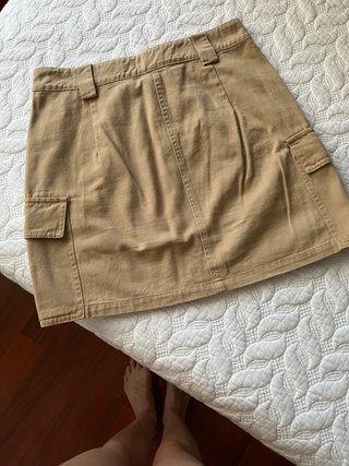 Minifalda beige con tachuelas
