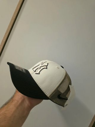 Gorra Nike Beige Stussy