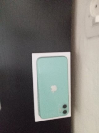 iPhone 11 e AirPods Pro Verde
