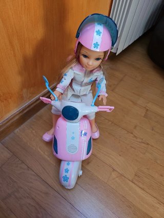 Muñeca Nancy con moto rosa