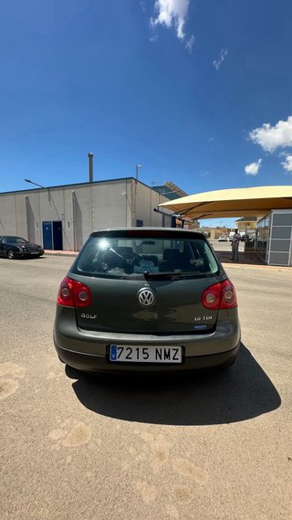 Volkswagen Golf 2004