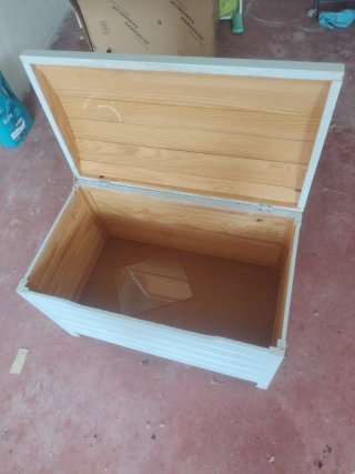 Baúl infantil gris y blanco