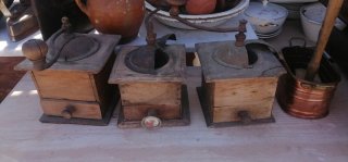 Molinos de café antiguos de madera