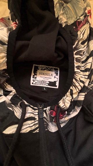 Lote Ropa SikSilk: Chaqueta y Camisetas