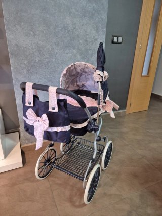 Carro de muñecas clásico con capota