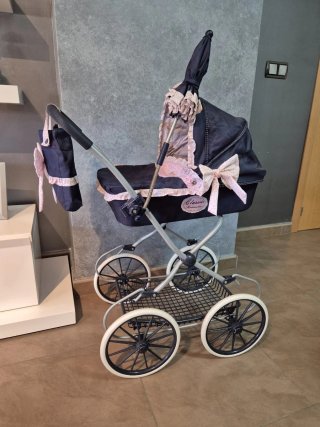 Carro de muñecas clásico con capota