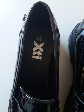 Mocasines Xti charol negro talla 35