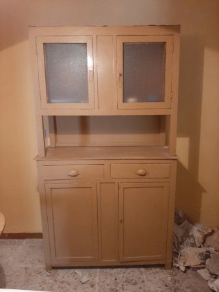 Muebles antiguos. Recoger en un pueblo de Segovia.