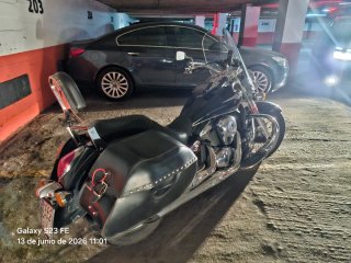 Kawasaki VN900 Custom Negra