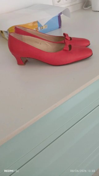 Zapatos Sam rojos con lazo tacón 4:5