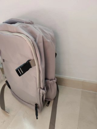 Mochila de viaje gris
