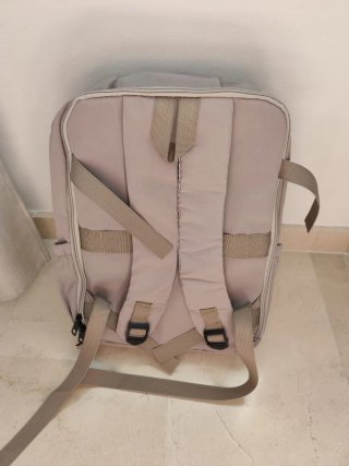 Mochila de viaje gris