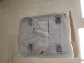 Mochila de viaje gris