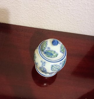 Tarro de cerámica decorado