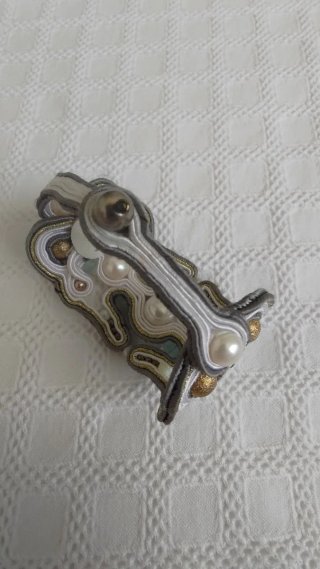 Pulsera hecha a mano