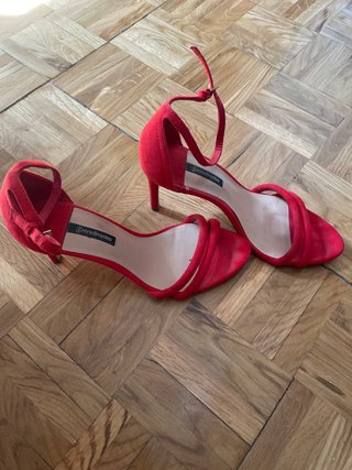 Zapatos tacón Stradivarius rojos talla 38