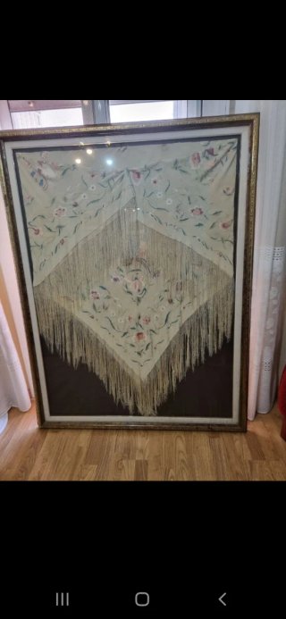 Mantón de Manila muy antiguo enmarcado