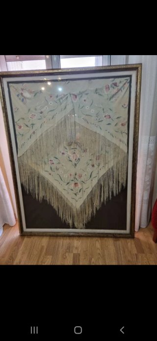 Mantón de Manila muy antiguo enmarcado