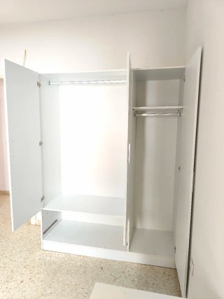 Armario ropero blanco 3 puertas, le falta un cajón