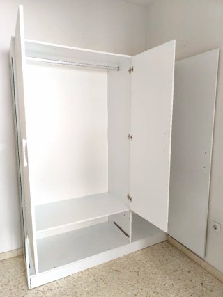 Armario ropero blanco 3 puertas, le falta un cajón