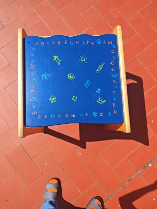 Pupitre infantil Montessori azul
