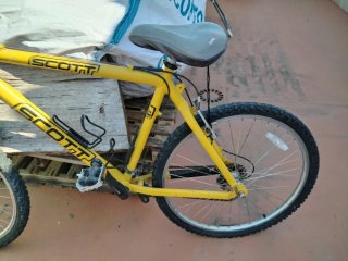 Bicicleta Scott Amarilla