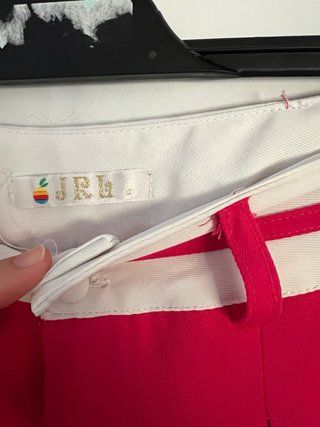 Pantalón ancho rosa con detalles blancos