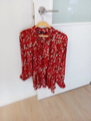 Blusa Zara floral roja