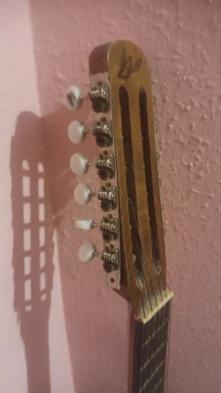 Guitarra de madera clásica