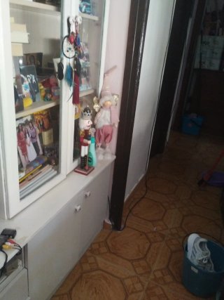 Mueble de salón blanco,urge retirar