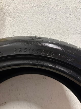 4 Neumáticos Dunlop 225/45 ZR19 96W