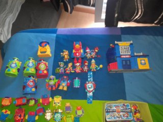 SuperThings - Lote de figuras y playset