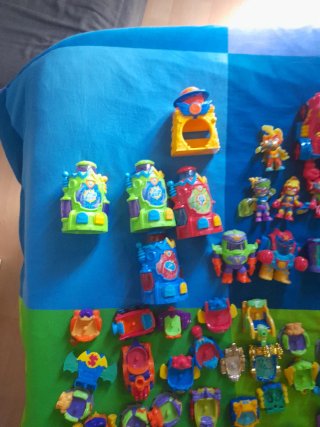 SuperThings - Lote de figuras y playset