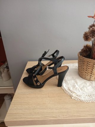 Sandalias de tacón negras