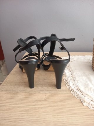 Sandalias de tacón negras